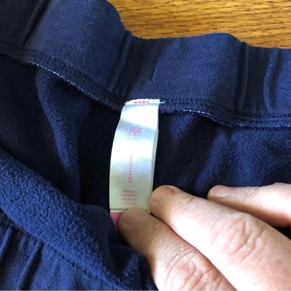 No Boundaries navy sweatshorts in size XL Juniors - Picture 3 of 4